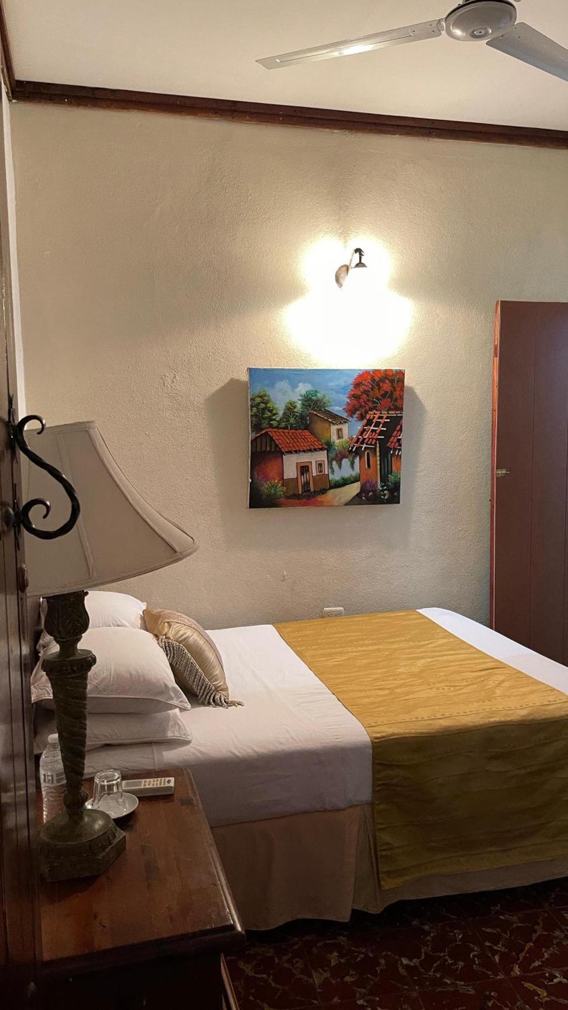 Hostal Fuente Castalia, B Y B Леон Екстер'єр фото